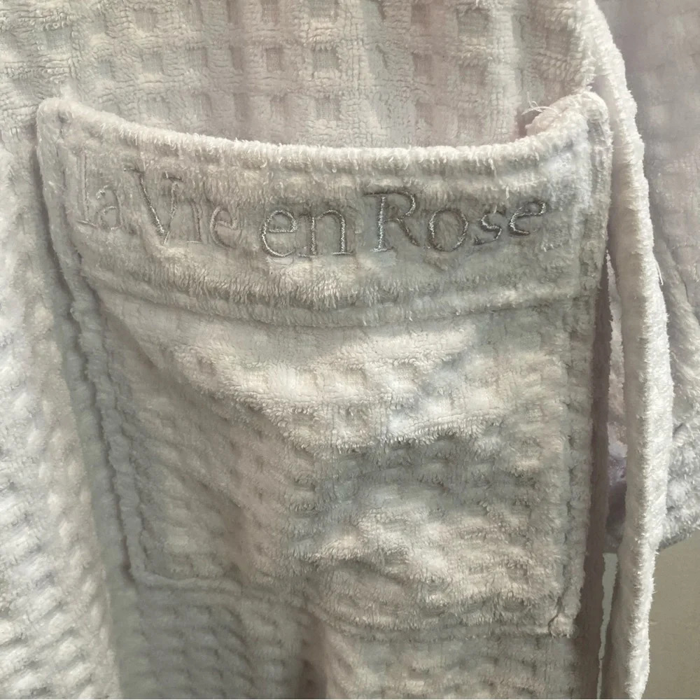 LA VIE EN ROSE Sz M Hotel Collection Belted Luxurious Waffle  Terry Spa Robe - Picture 6 of 10